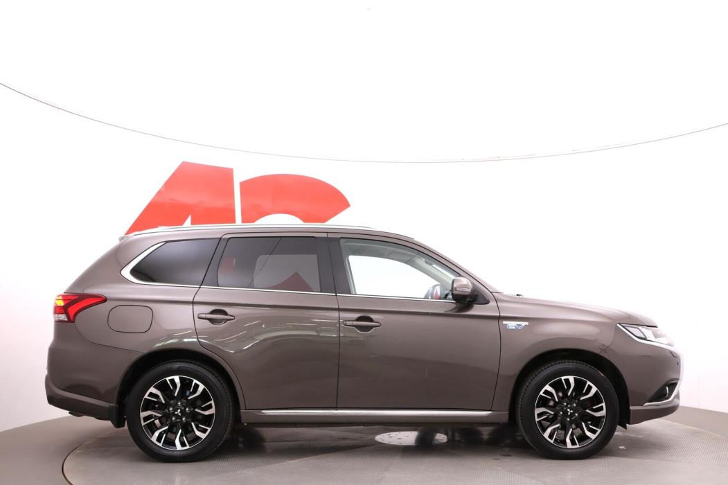 MITSUBISHI Outlander PHEV 2015