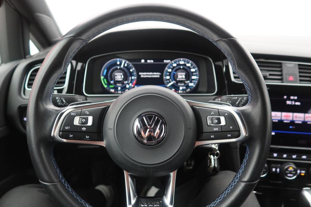 VOLKSWAGEN Golf 2020