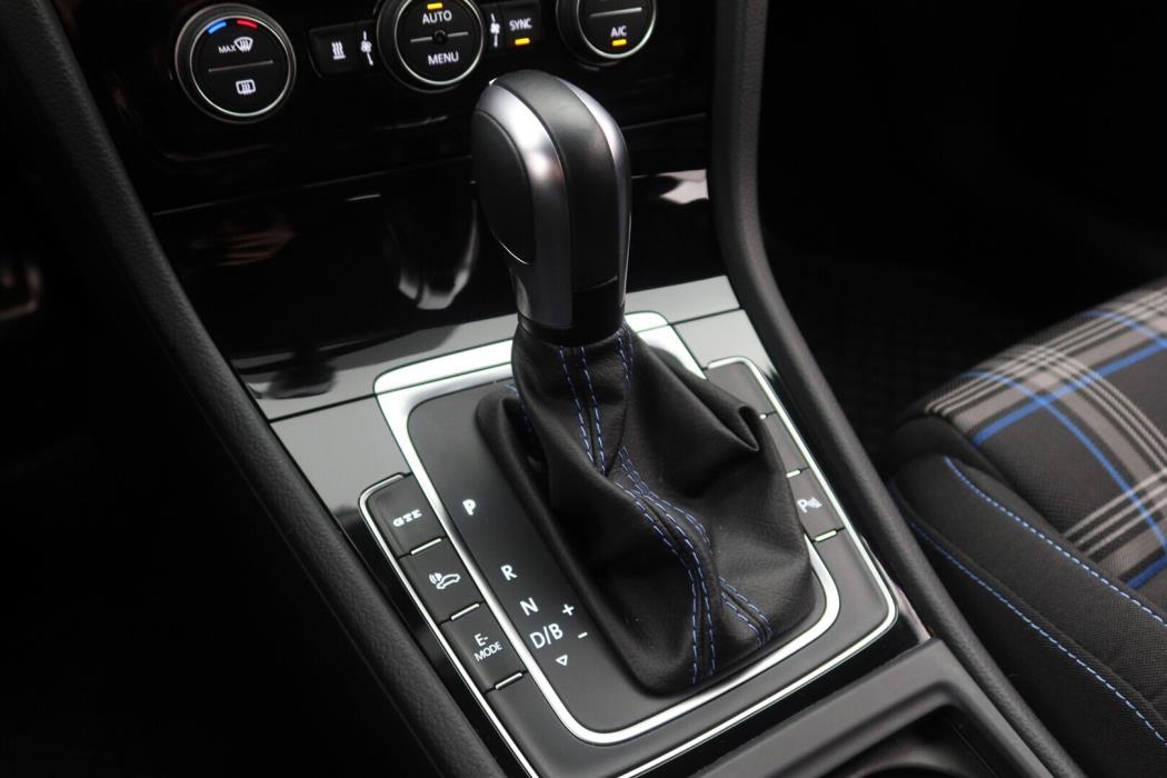 VOLKSWAGEN Golf 2020