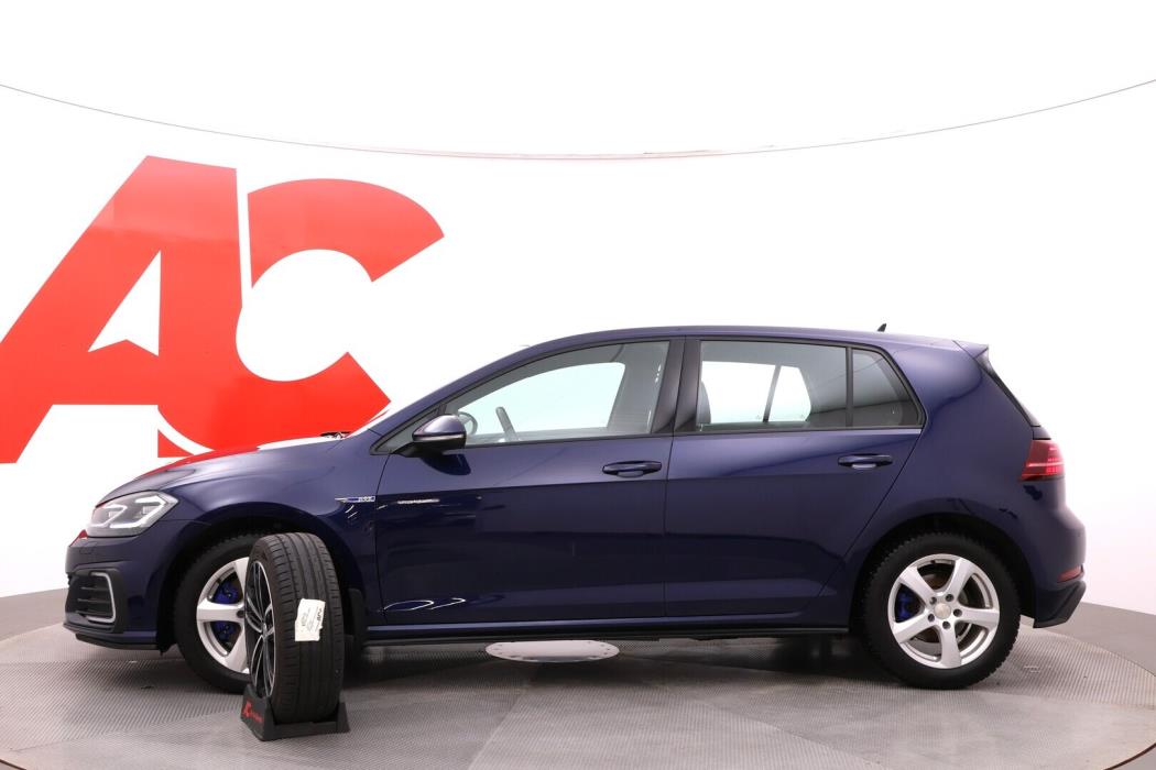 VOLKSWAGEN Golf 2020