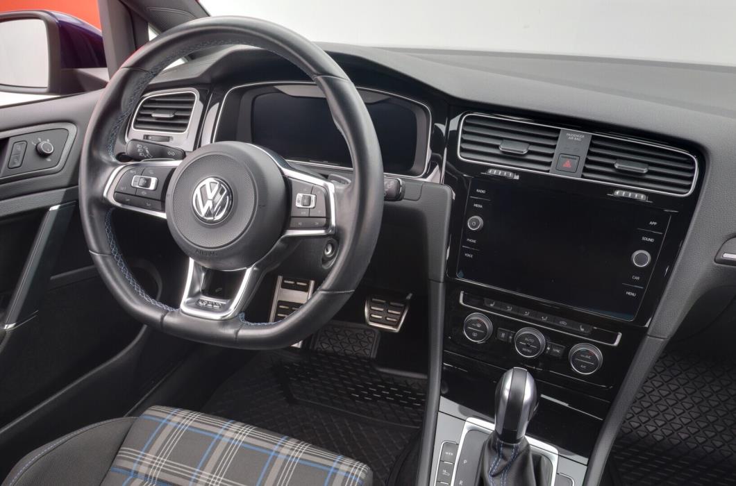 VOLKSWAGEN Golf 2020
