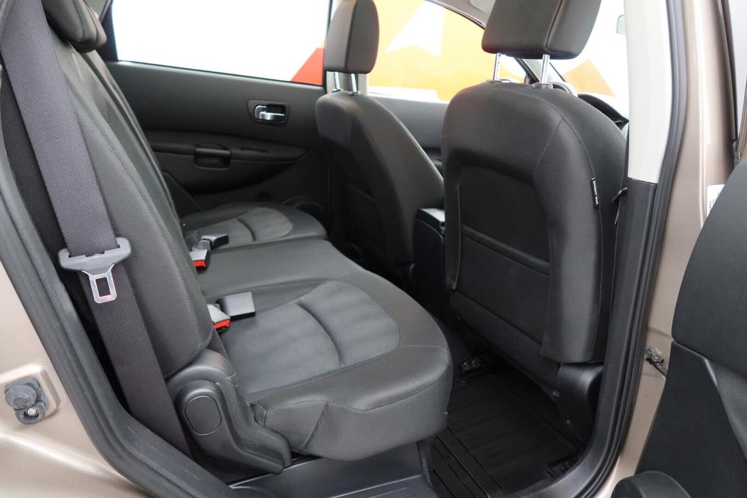 NISSAN Qashqai+2 2011