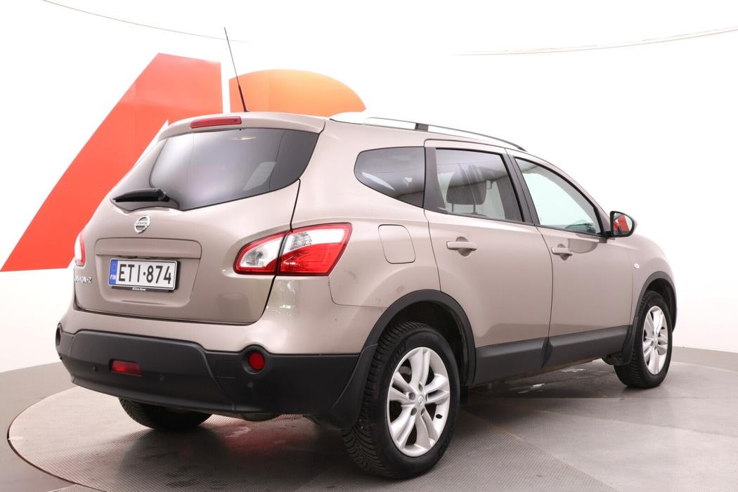 NISSAN Qashqai+2 2011