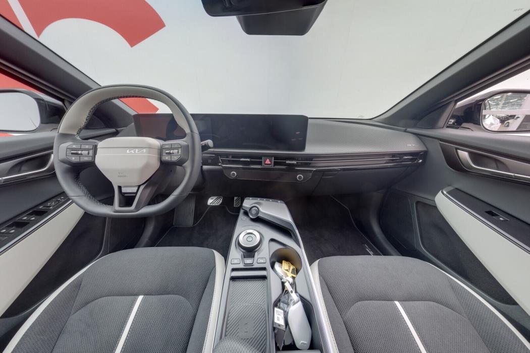 KIA EV4 2026