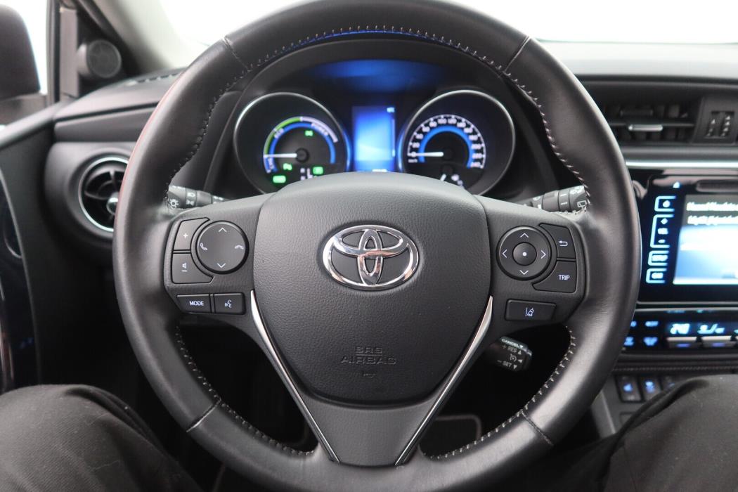 TOYOTA Auris 2016