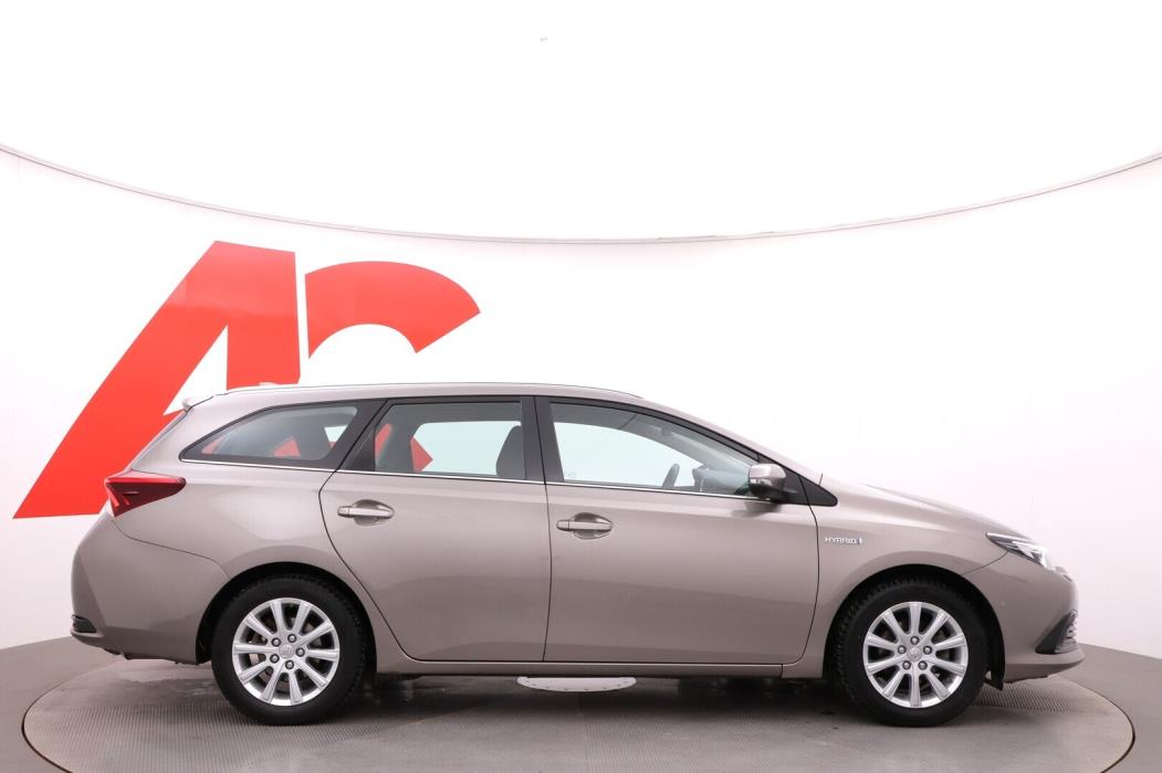 TOYOTA Auris 2016