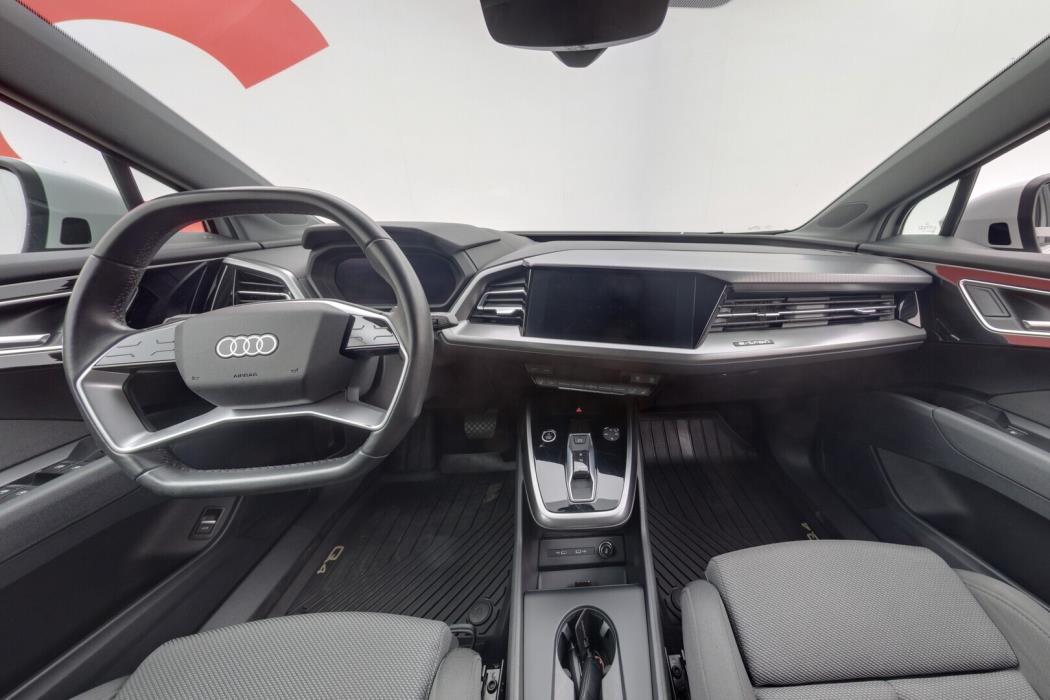 AUDI Q4 e-tron 2021