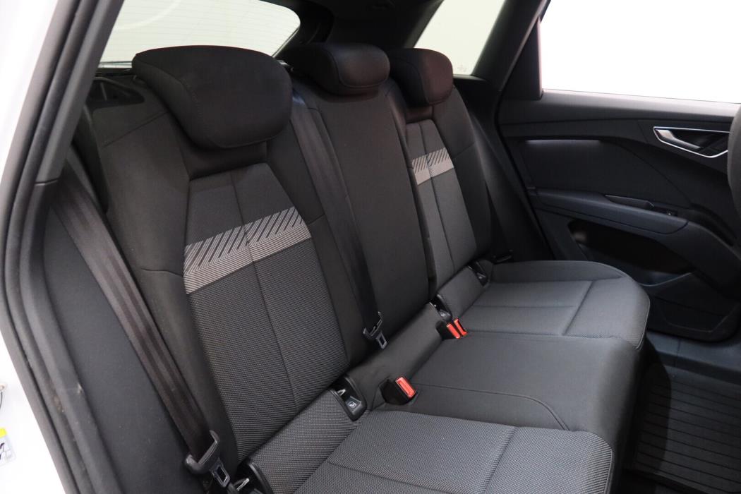 AUDI Q4 e-tron 2021