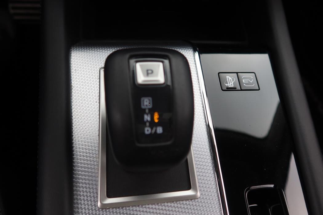 MITSUBISHI Outlander 2025