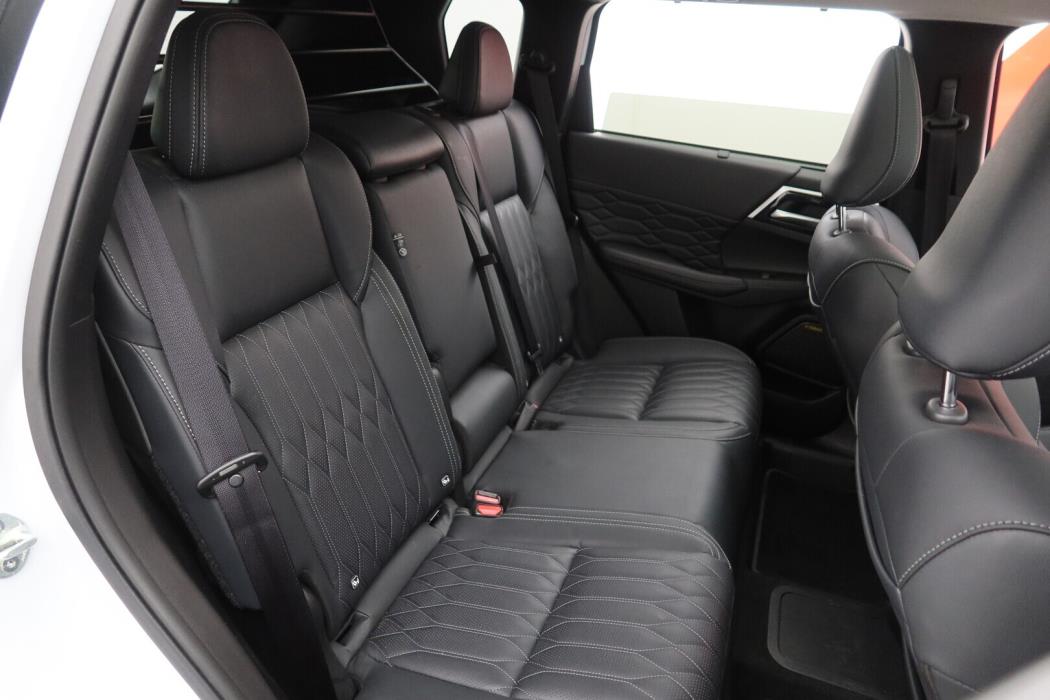 MITSUBISHI Outlander 2025