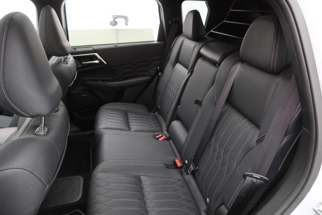 MITSUBISHI Outlander 2025