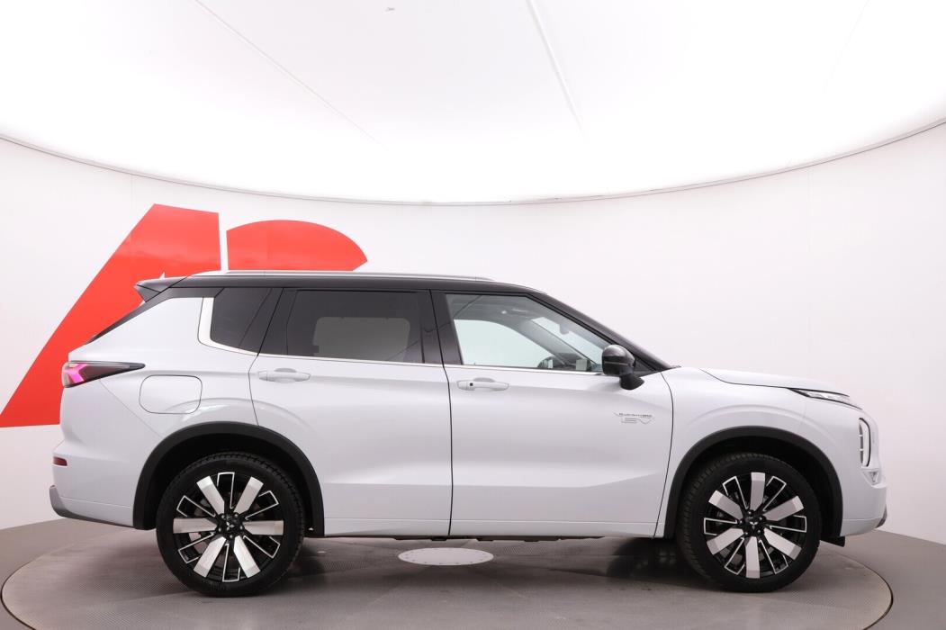 MITSUBISHI Outlander 2025