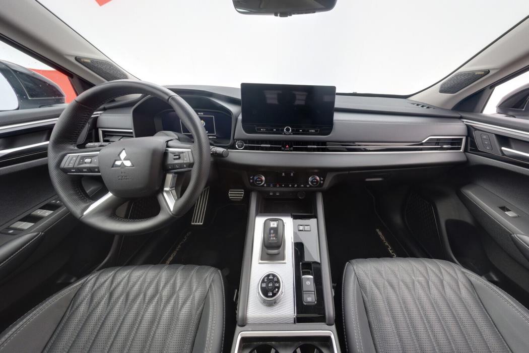 MITSUBISHI Outlander 2025