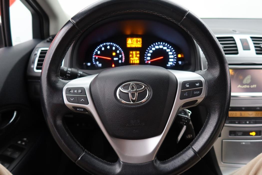 TOYOTA Avensis 2013