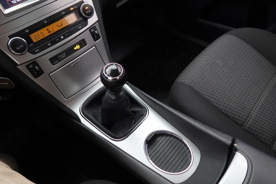 TOYOTA Avensis 2013