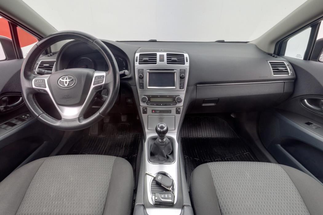 TOYOTA Avensis 2013