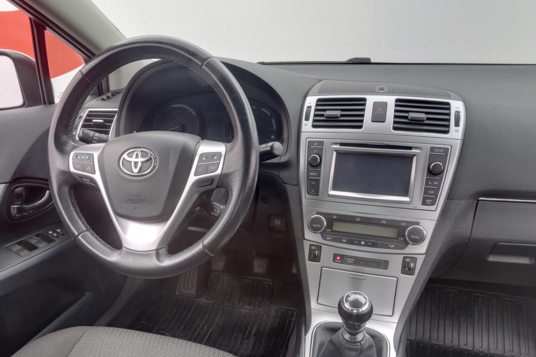 TOYOTA Avensis 2013