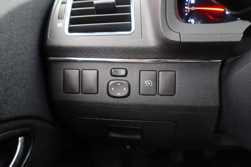 TOYOTA Avensis 2013
