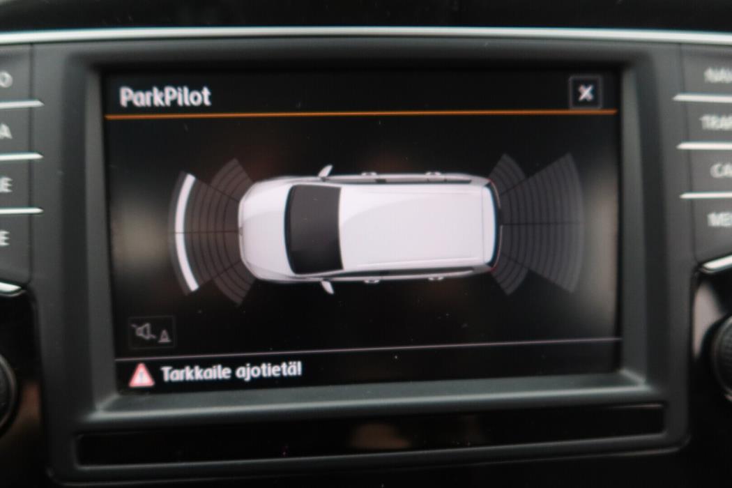 VOLKSWAGEN Touran 2016
