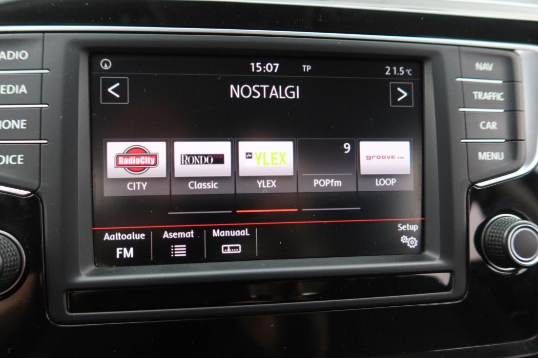 VOLKSWAGEN Touran 2016