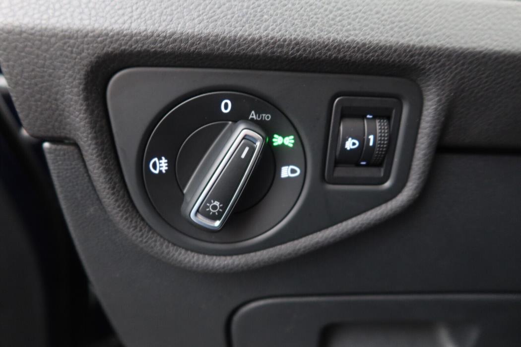 VOLKSWAGEN Touran 2016