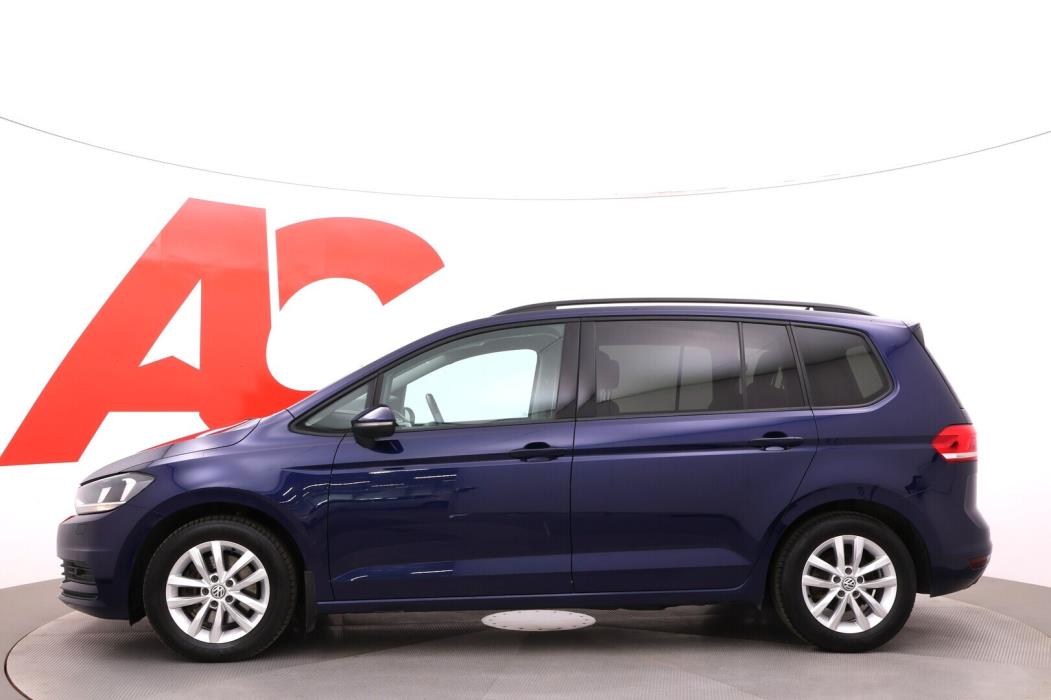 VOLKSWAGEN Touran 2016