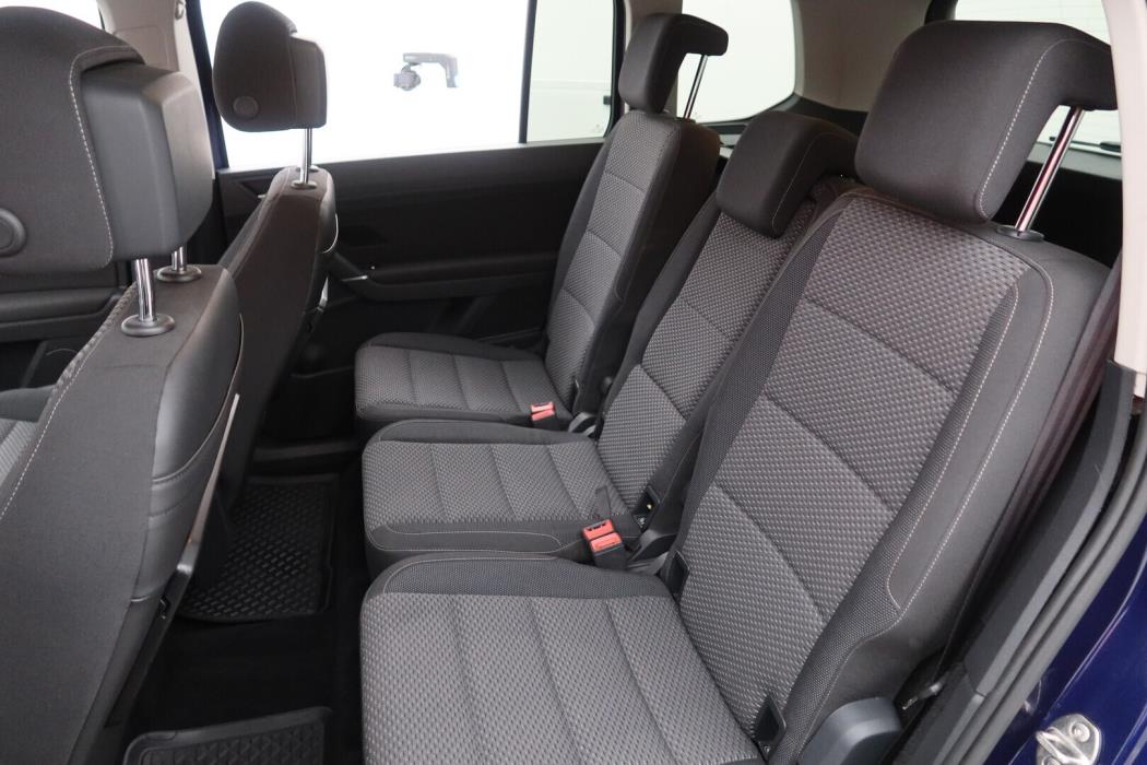 VOLKSWAGEN Touran 2016