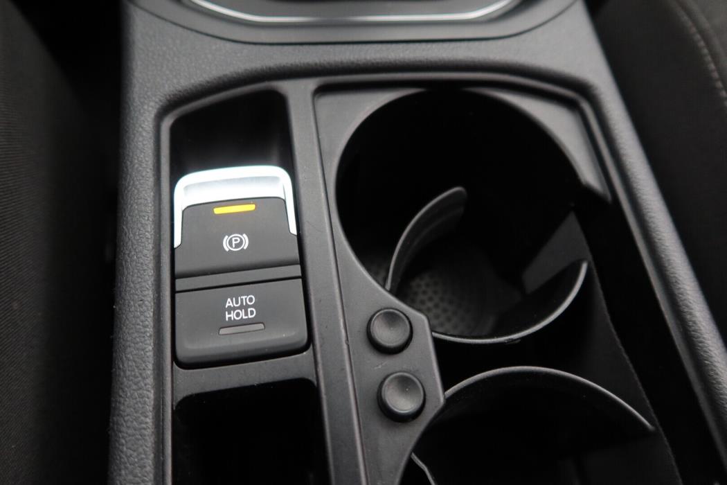 VOLKSWAGEN Touran 2016