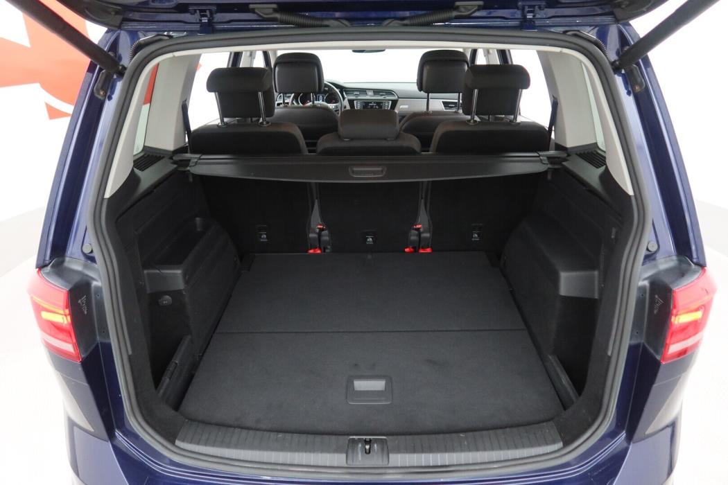 VOLKSWAGEN Touran 2016