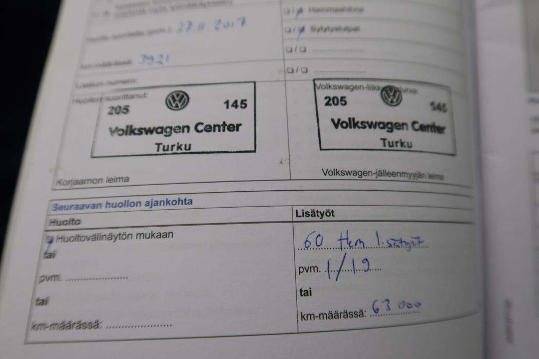 VOLKSWAGEN Touran 2016