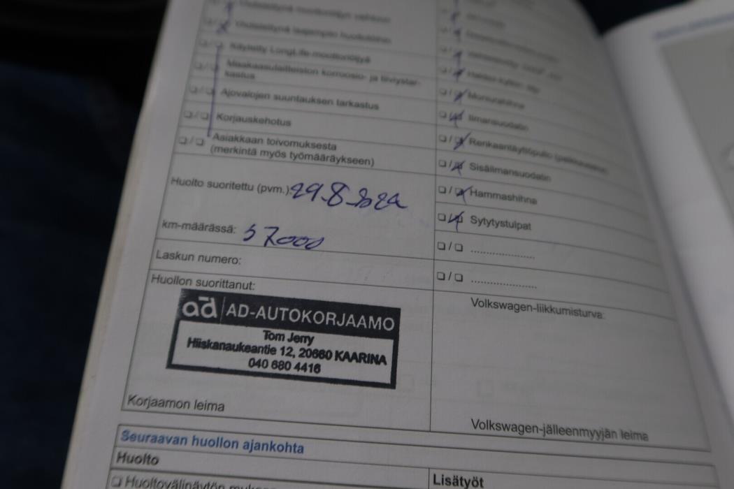 VOLKSWAGEN Touran 2016