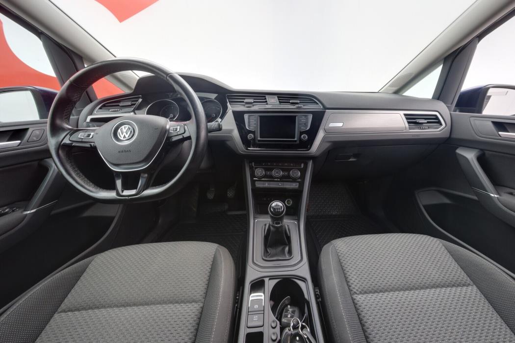 VOLKSWAGEN Touran 2016