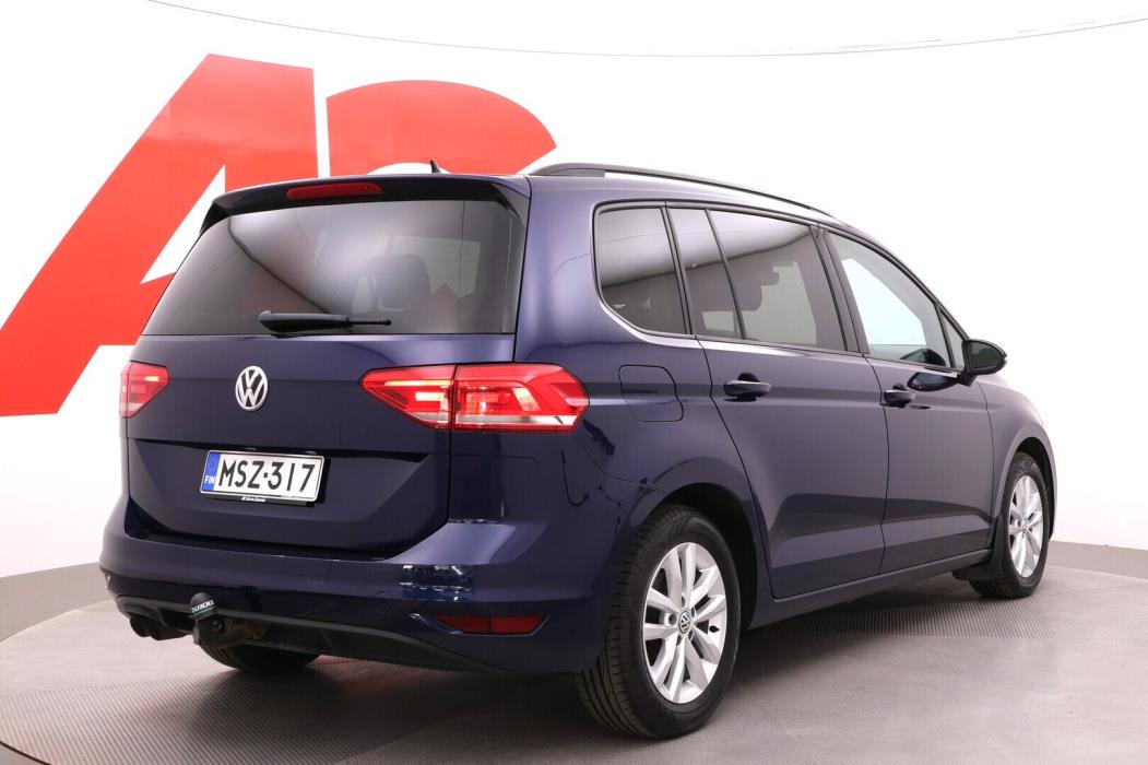 VOLKSWAGEN Touran 2016