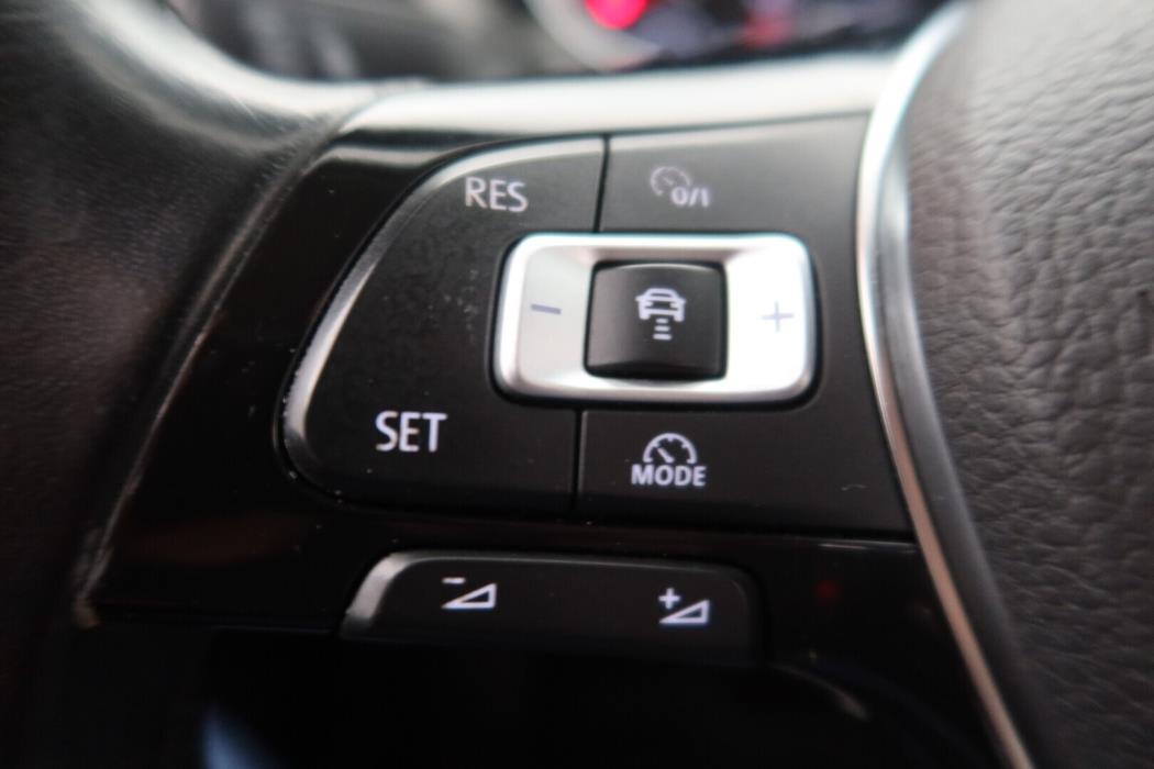 VOLKSWAGEN Touran 2016