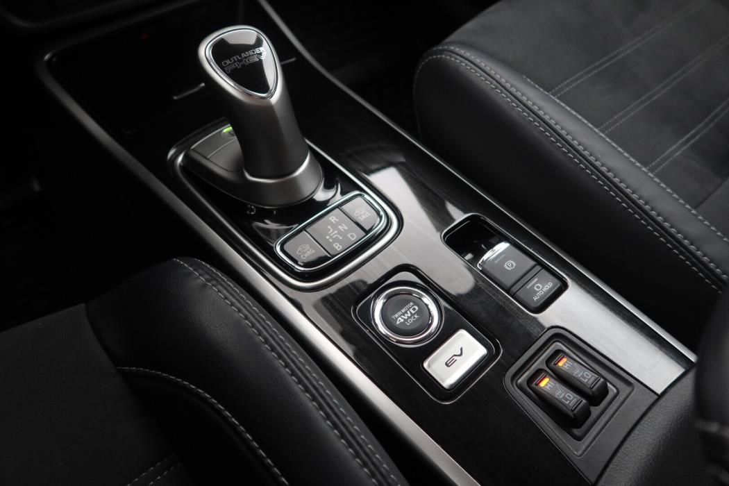 MITSUBISHI Outlander PHEV 2018