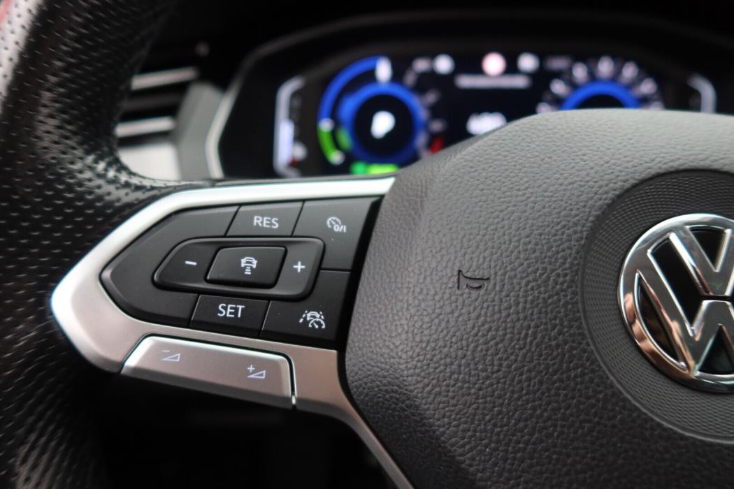 VOLKSWAGEN Passat 2019