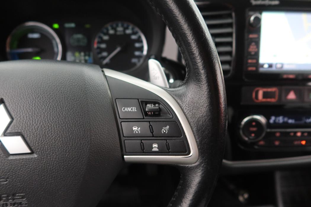 MITSUBISHI Outlander PHEV 2014