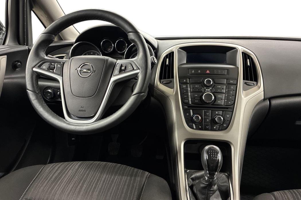 Opel Astra 2012
