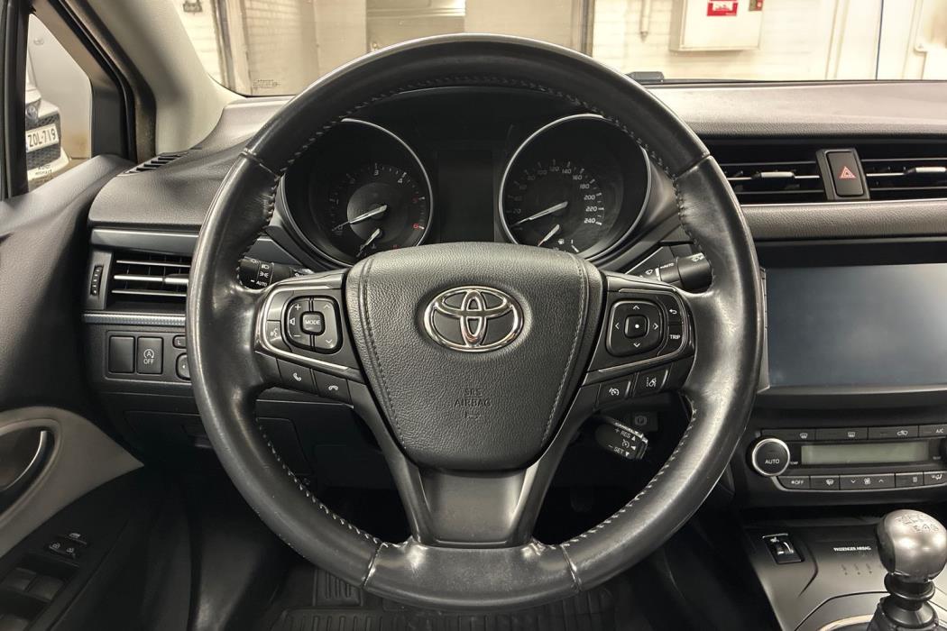 Toyota Avensis 2016