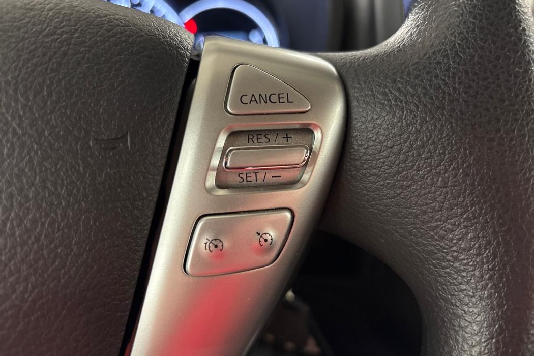 NISSAN Note 2015