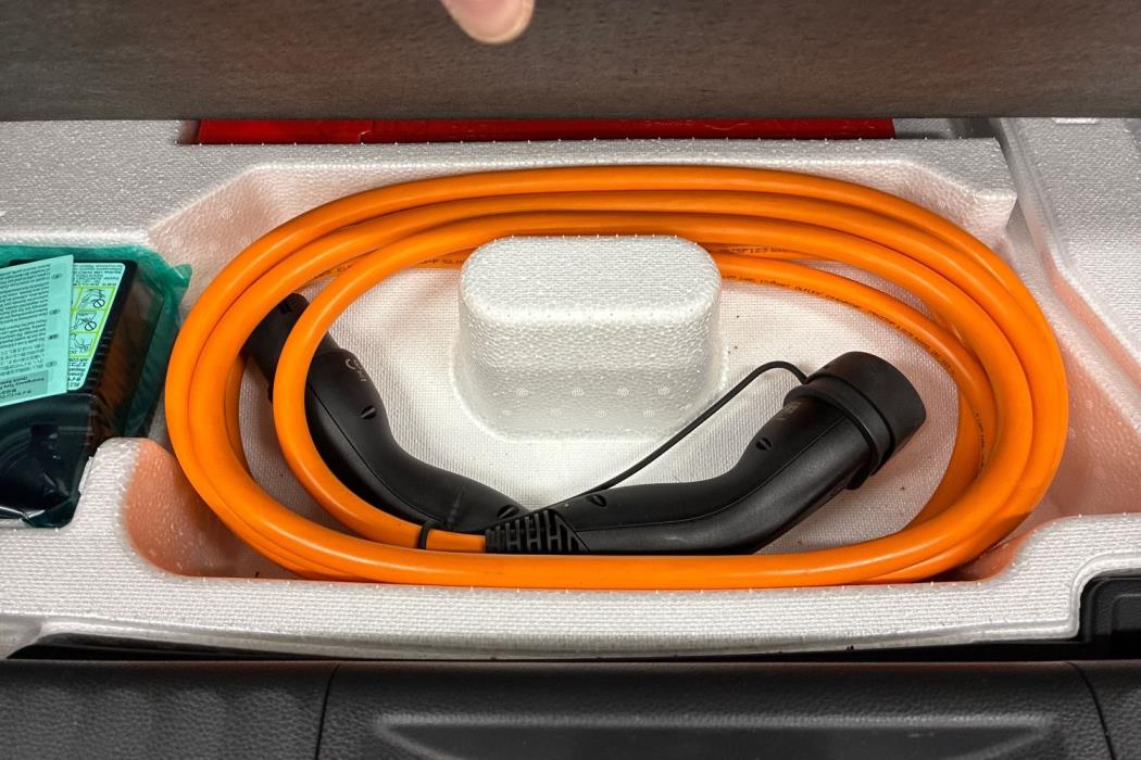 Toyota Prius Plug-in 2024