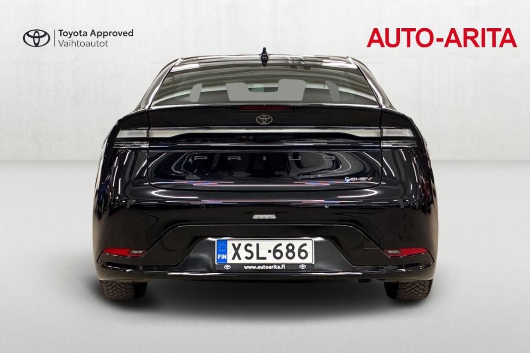 Toyota Prius Plug-in 2024