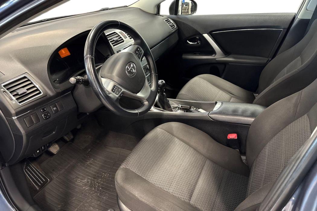 TOYOTA AVENSIS 2012