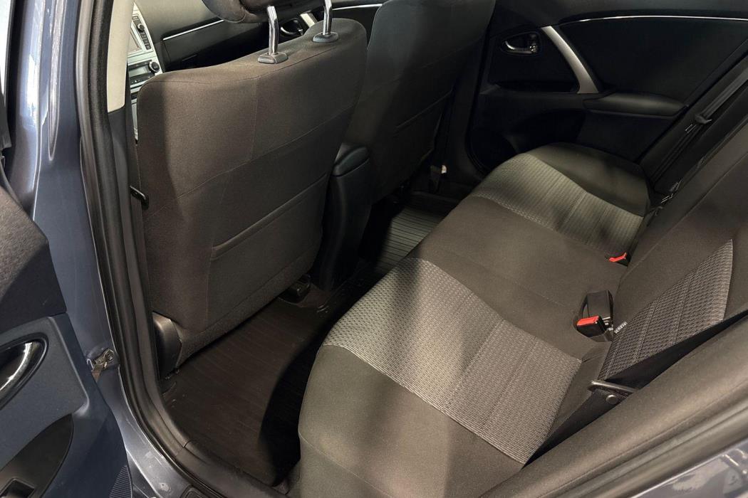 TOYOTA AVENSIS 2012