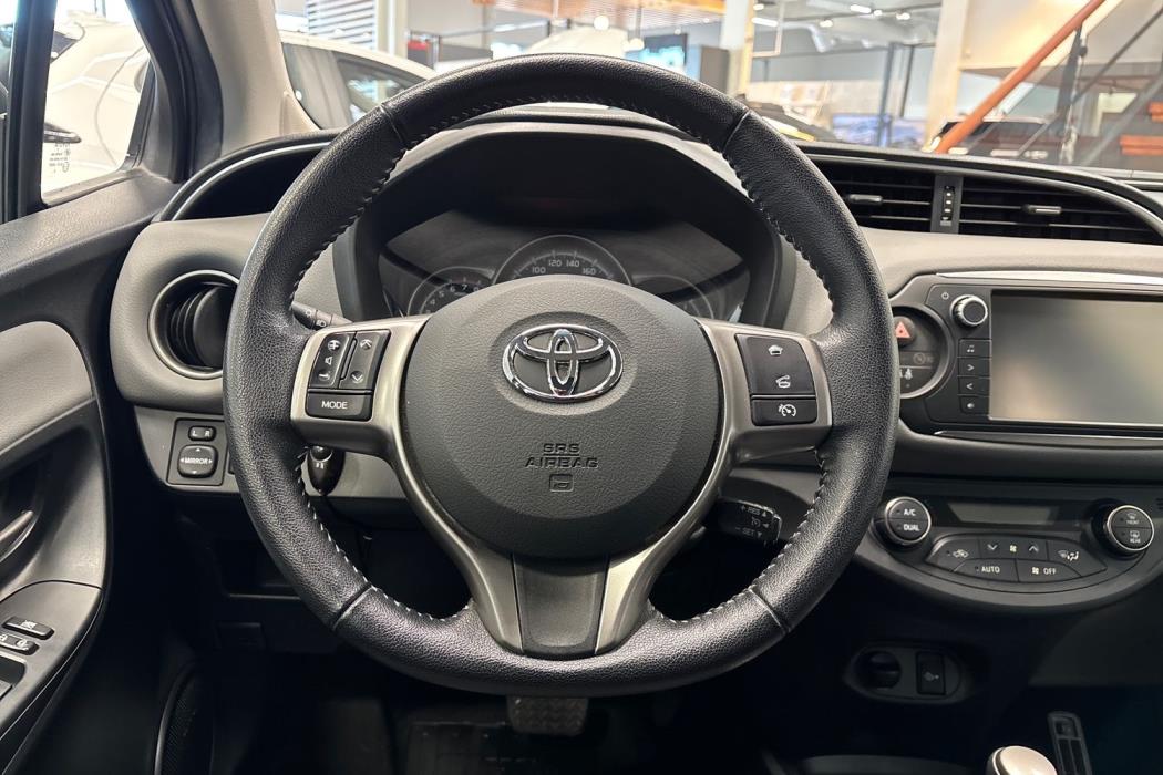 TOYOTA YARIS 2016
