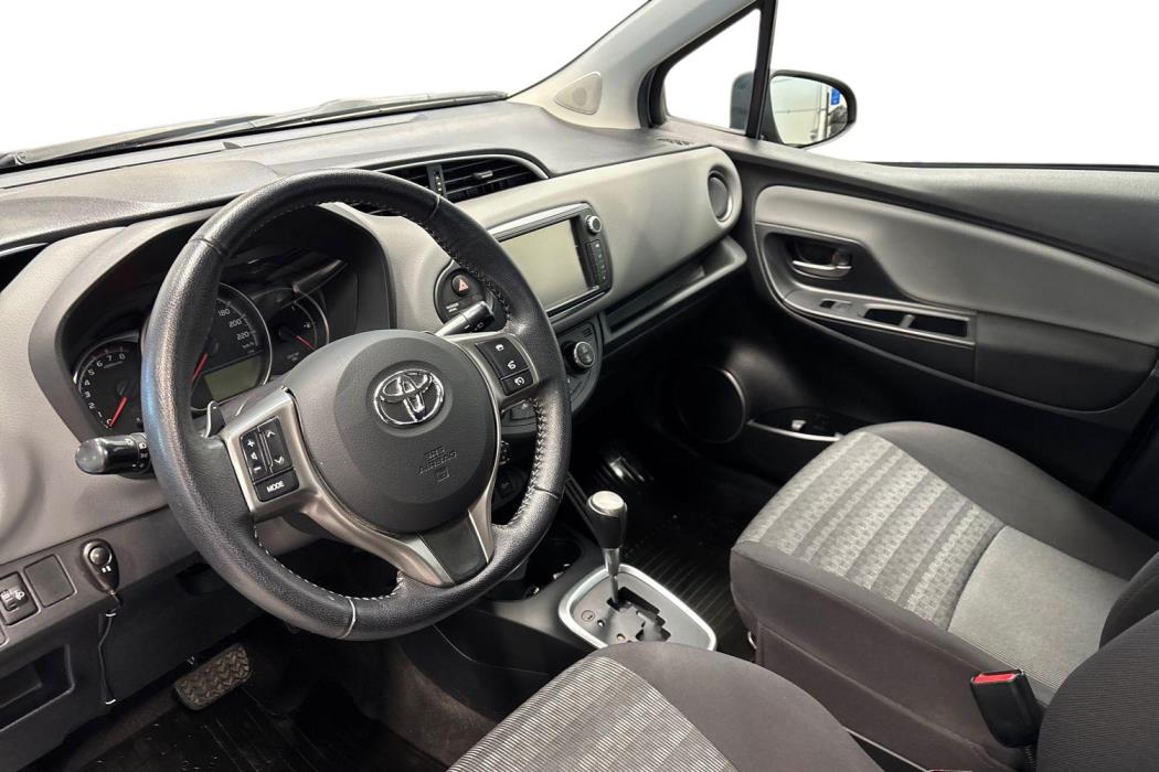 TOYOTA YARIS 2016