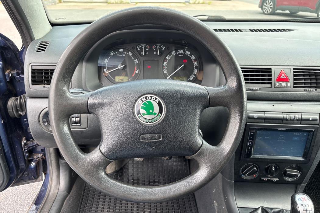 SKODA OCTAVIA 2002