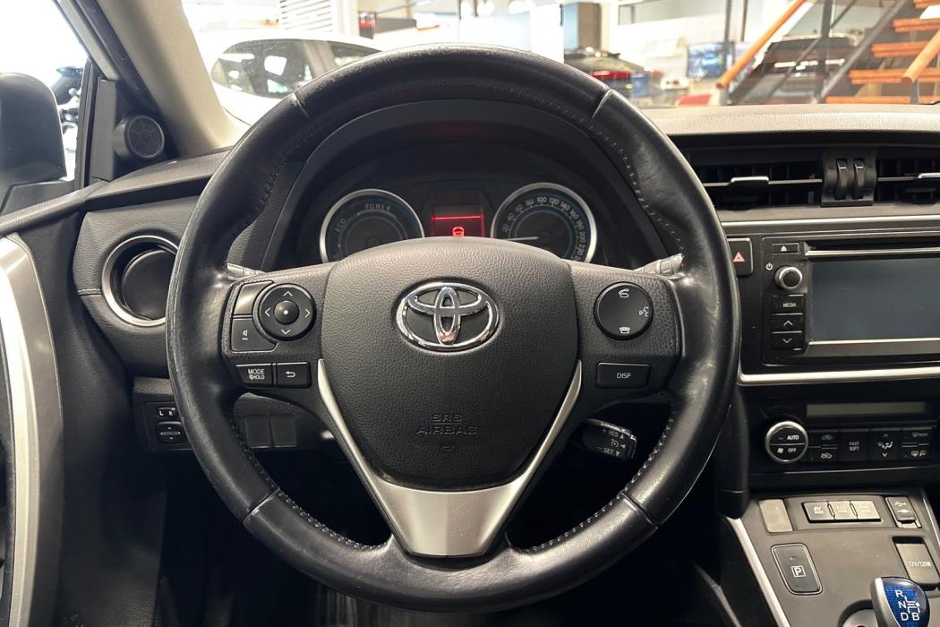 TOYOTA AURIS 2015