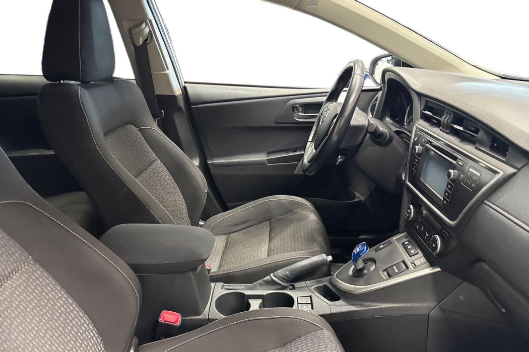 TOYOTA AURIS 2015