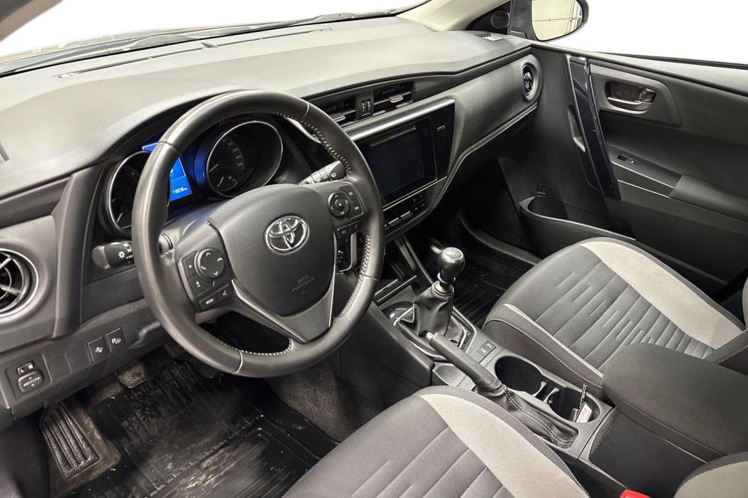 TOYOTA AURIS 2015